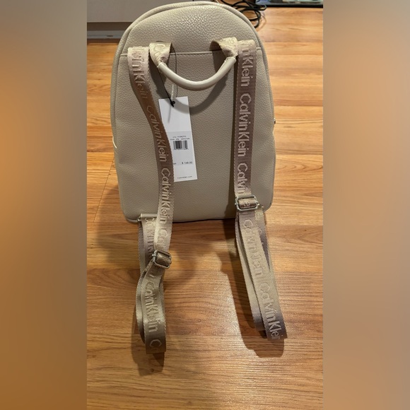 Backpack - Picture 3 of 10